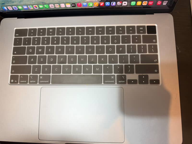 Apple Macbook M5 6