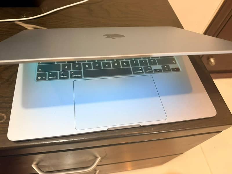 Apple Macbook M5 9