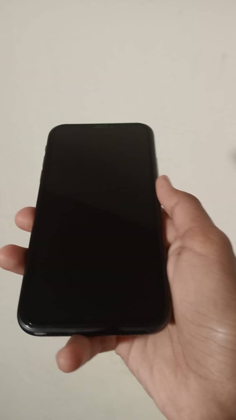 iPhone 11 4