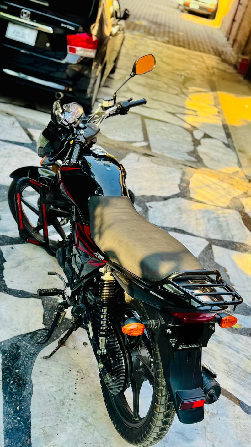 Suzuki GR 150 1