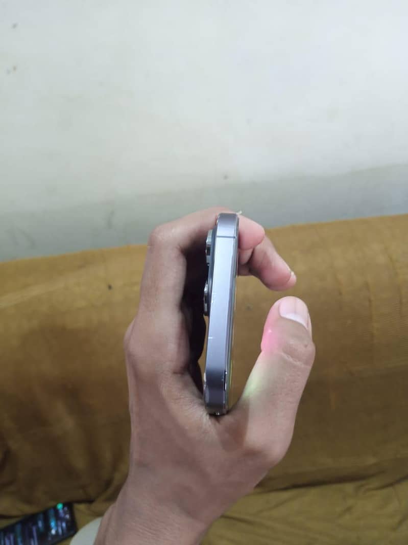 Apple iPhone 14 Pro Max jv 1