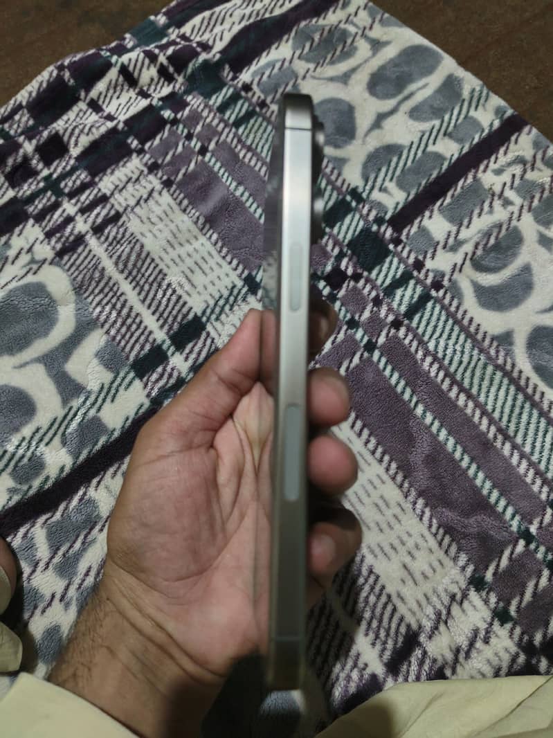Apple iPhone 15 Pro Max 0