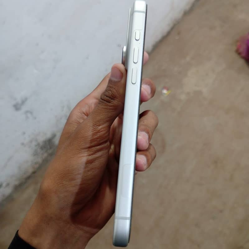 Apple iPhone 17 Pro Max 4