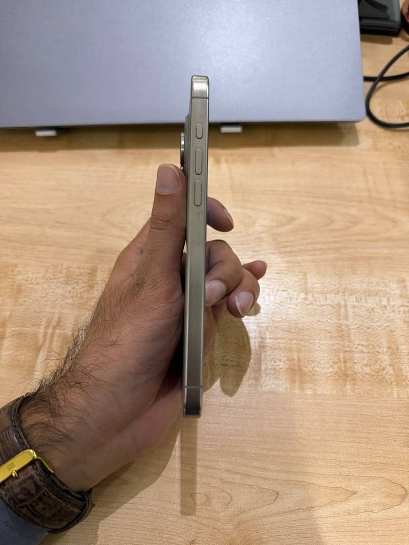 Apple iPhone 15 Pro Max 2