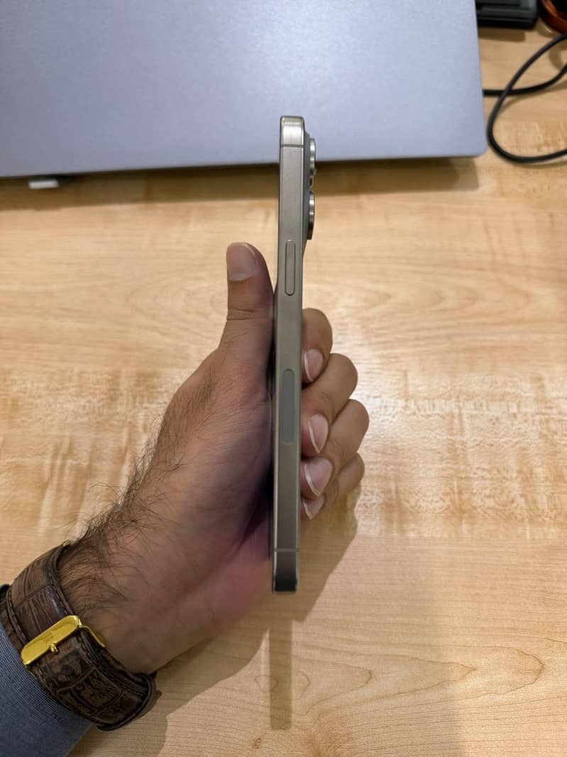 Apple iPhone 15 Pro Max 3