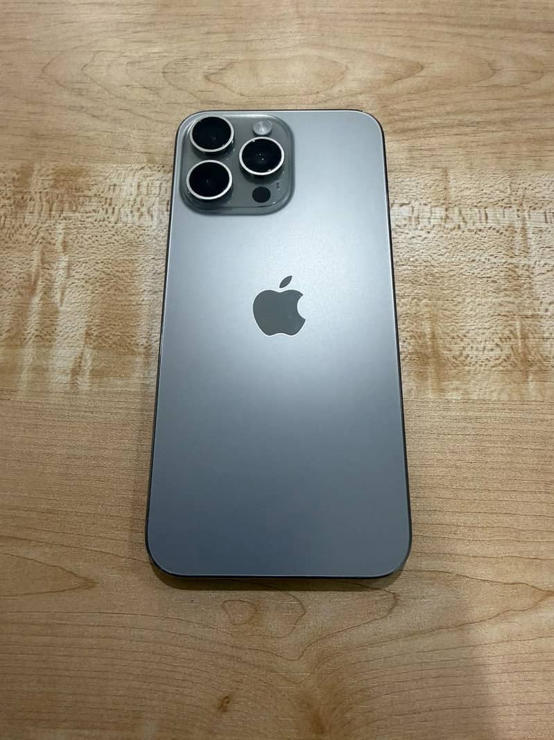 Apple iPhone 15 Pro Max 6