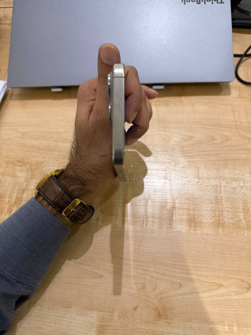Apple iPhone 15 Pro Max 8