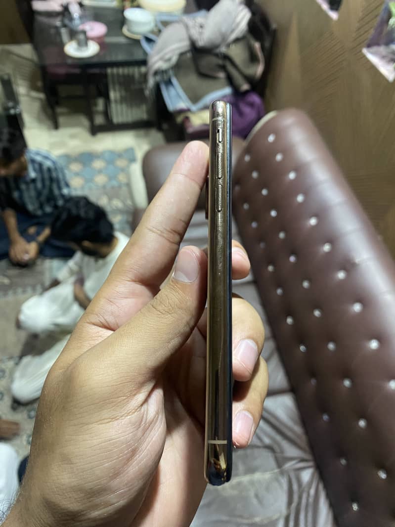 Apple iPhone XS 3