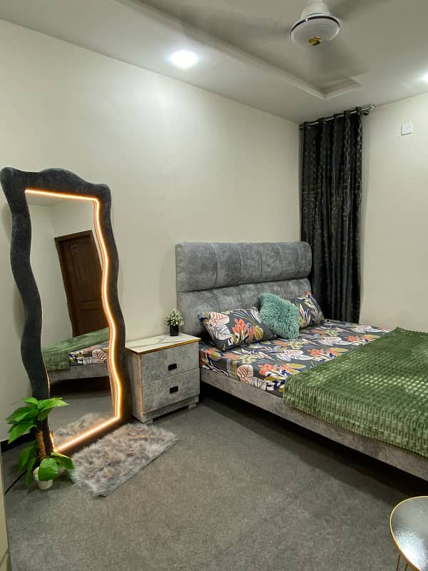 Rawalpindi satellite town main commerical room available daily weekly ...