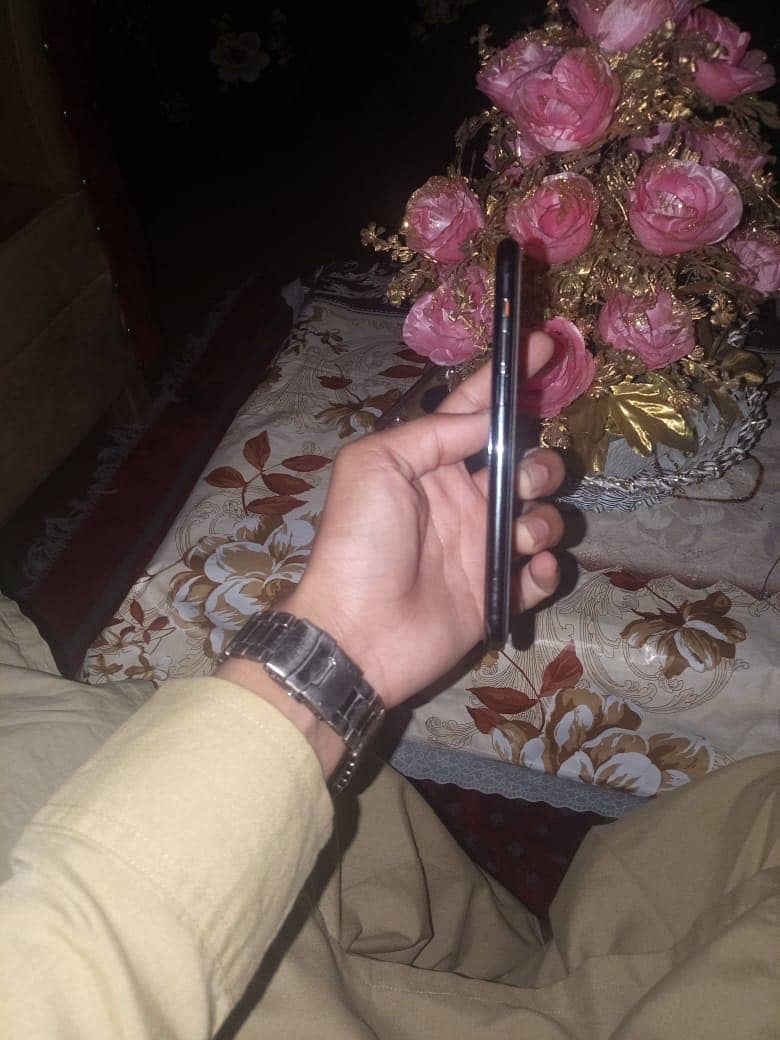 Apple iPhone 11 Pro 4