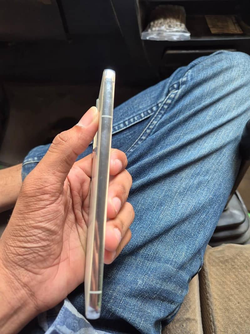 Samsung Mobile S22 Plus 3