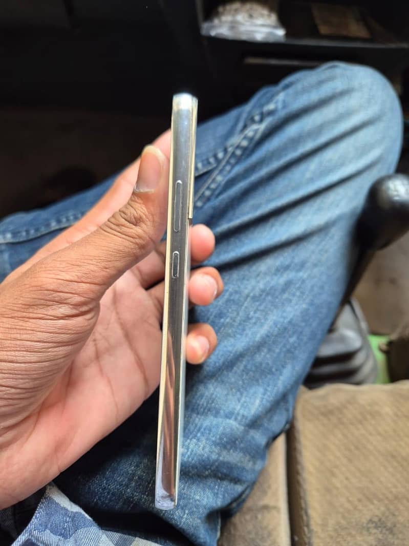 Samsung Mobile S22 Plus 4