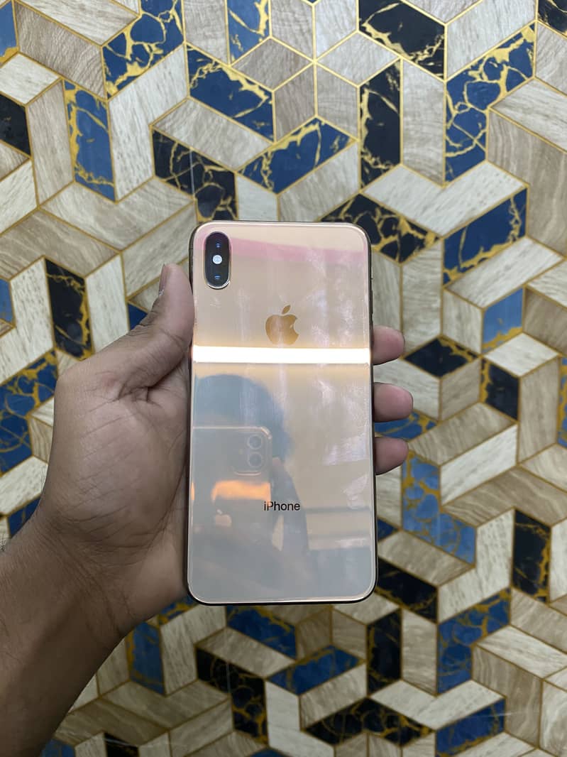 Apple iPhone XS Max 3
