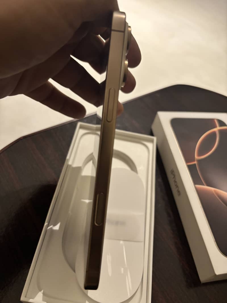 Apple iPhone 16 Pro Max 1