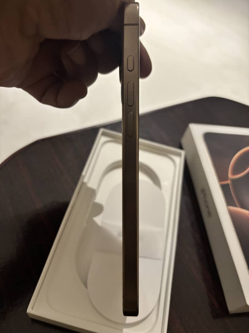 Apple iPhone 16 Pro Max 2