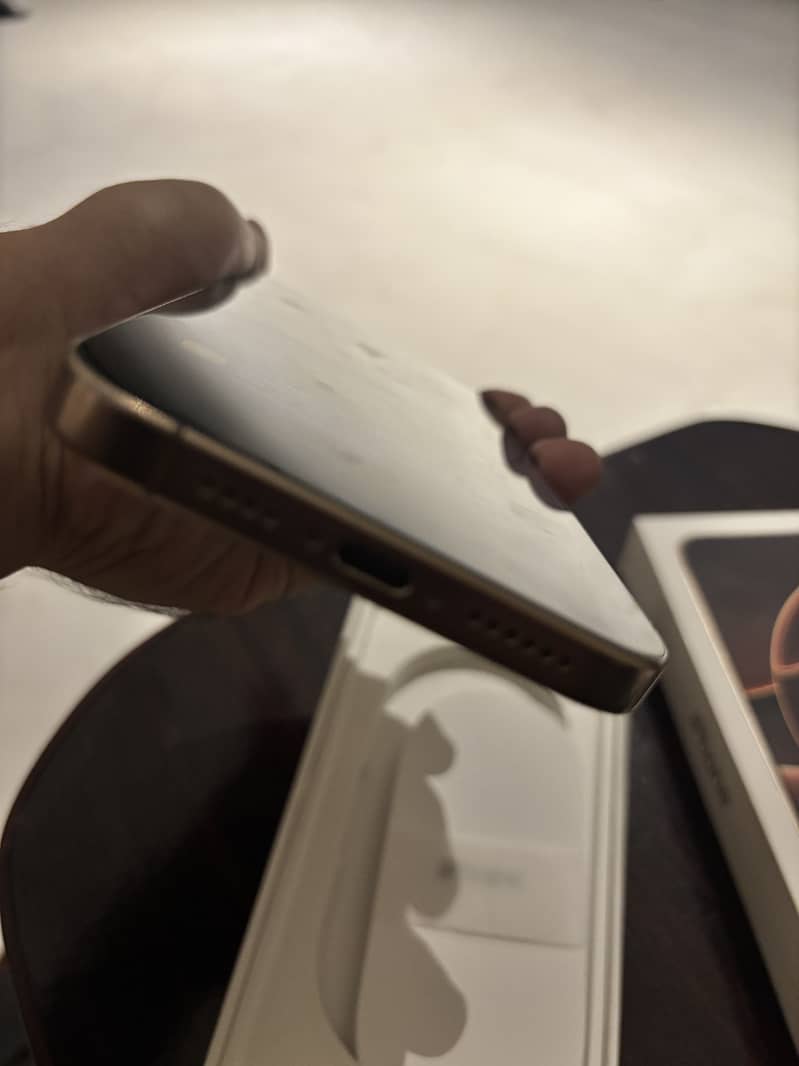 Apple iPhone 16 Pro Max 4