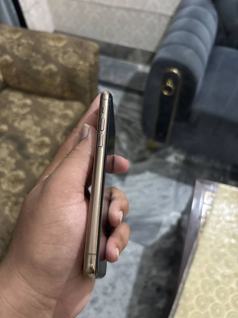 Apple iPhone 11 Pro 2