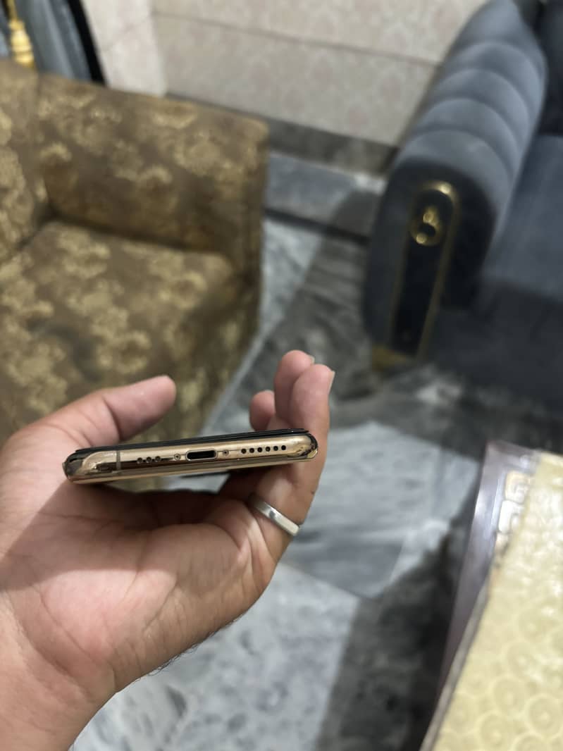 Apple iPhone 11 Pro 4