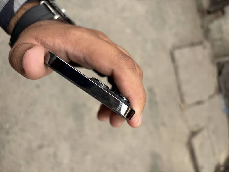 Apple iPhone 13 Pro 2