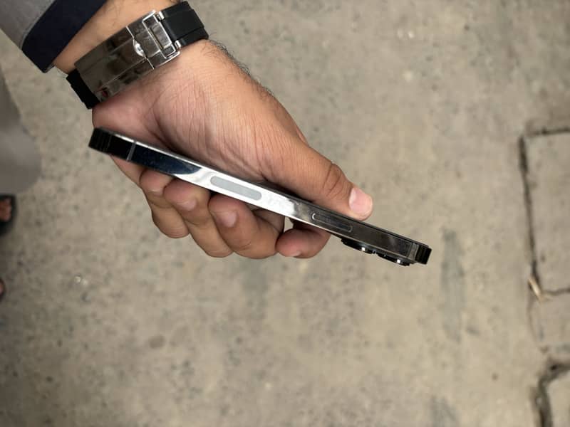 Apple iPhone 13 Pro 4