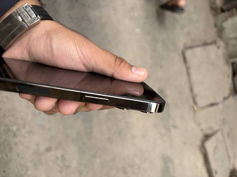 Apple iPhone 13 Pro 8