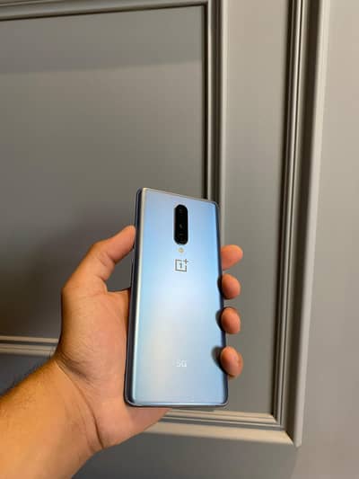 One Plus 8 - 8/128 GB