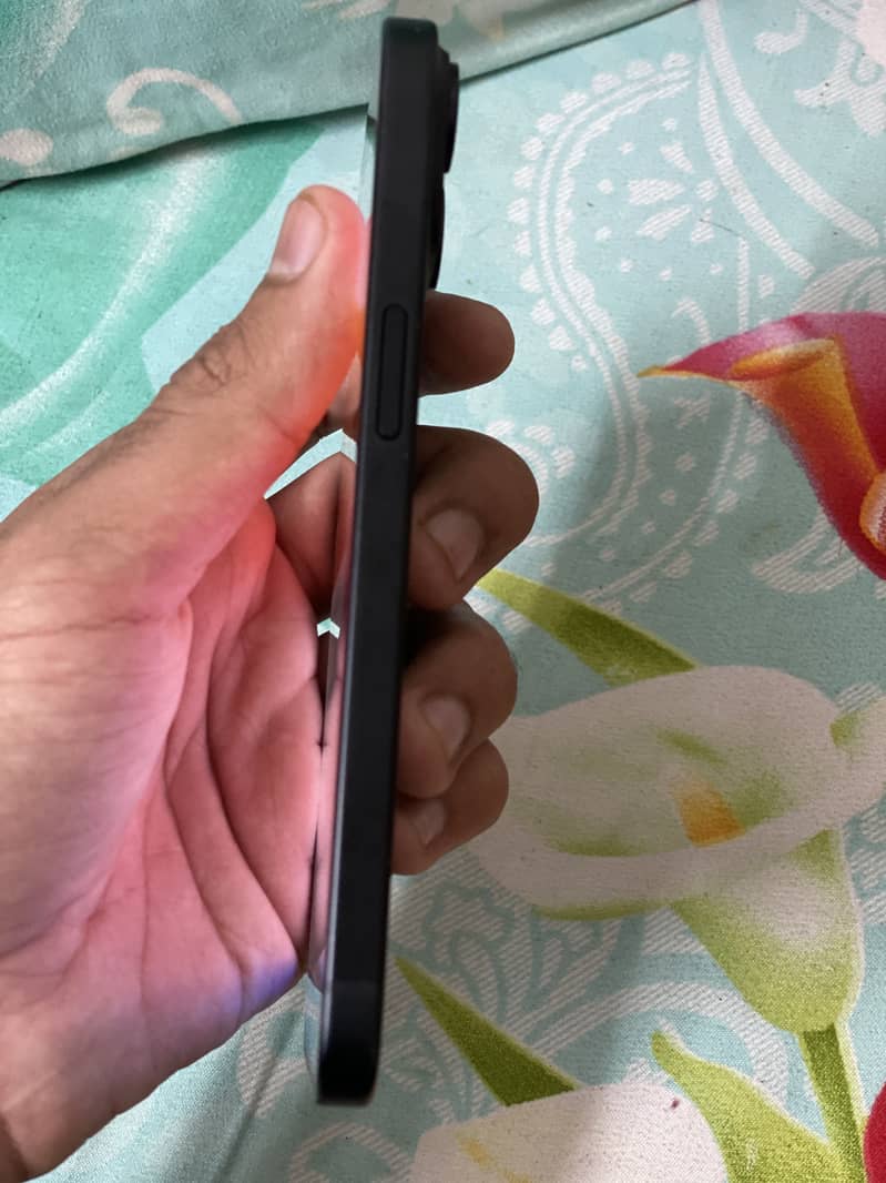 Apple iPhone 15 4