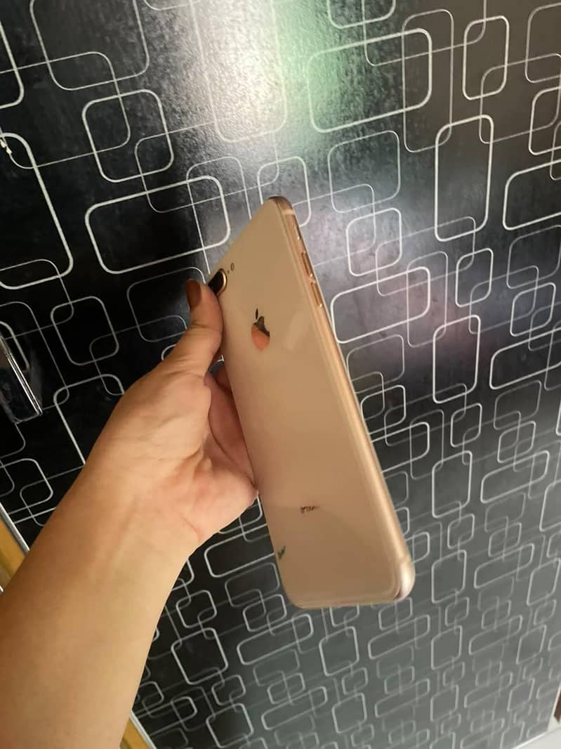 Apple iPhone 8 Plus 1