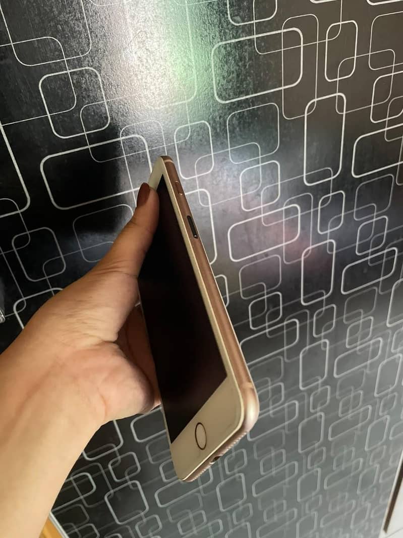 Apple iPhone 8 Plus 3