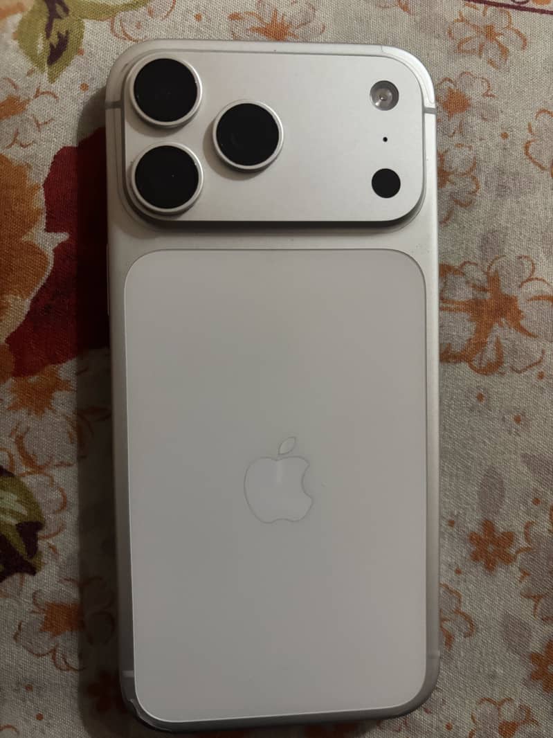 iPhone 17 Pro Max JV 0