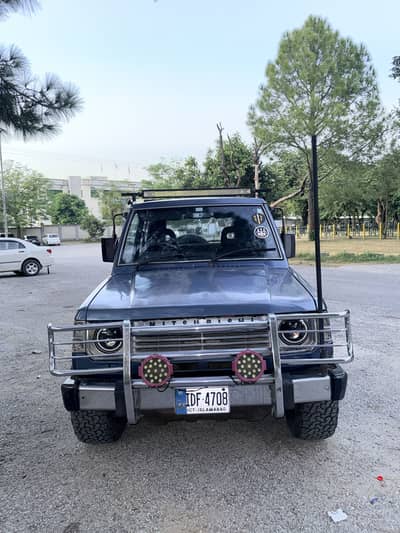 Mitsubishi Pajero 1990