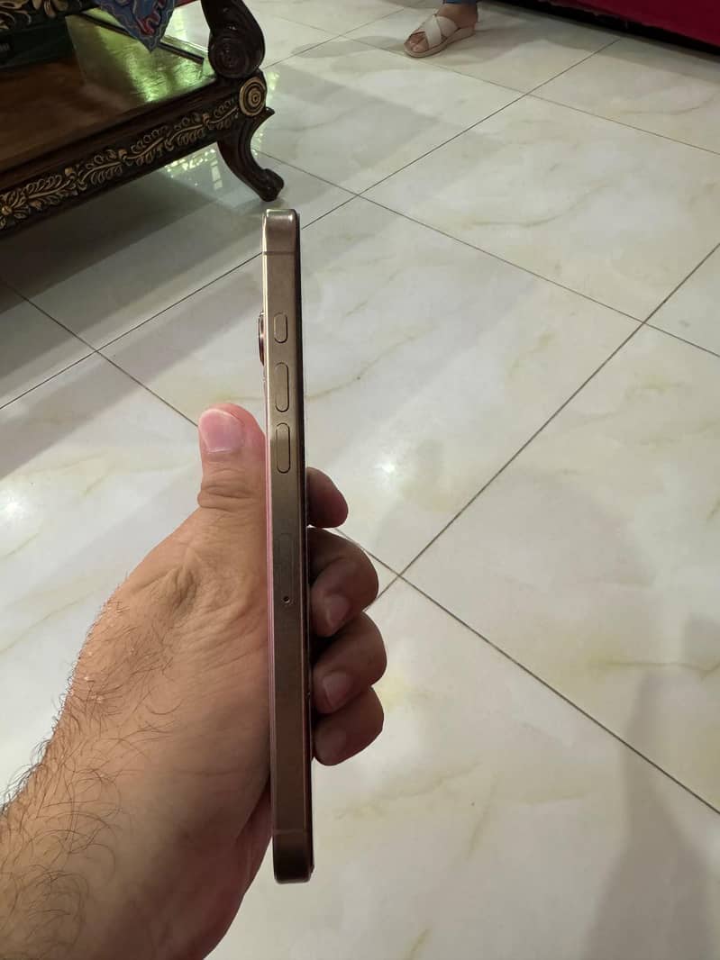Apple iPhone 16 Pro Max 6