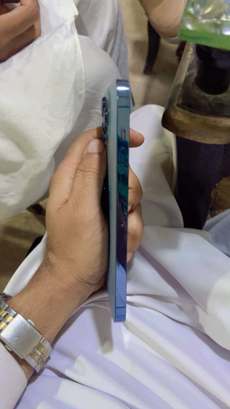 Apple iPhone 13 Pro Max 2