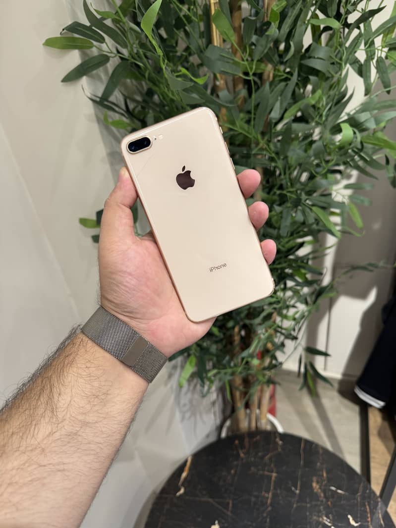 Apple iPhone 8 Plus 0