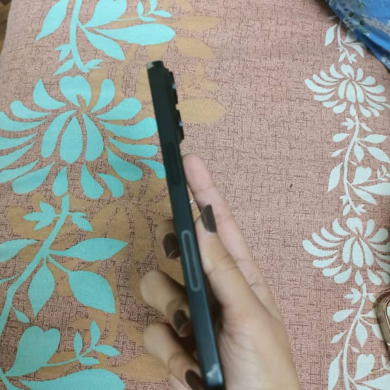 Apple iPhone 15 6