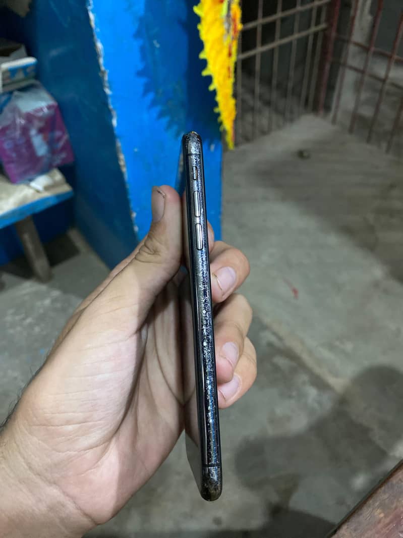 Apple iPhone XS 1