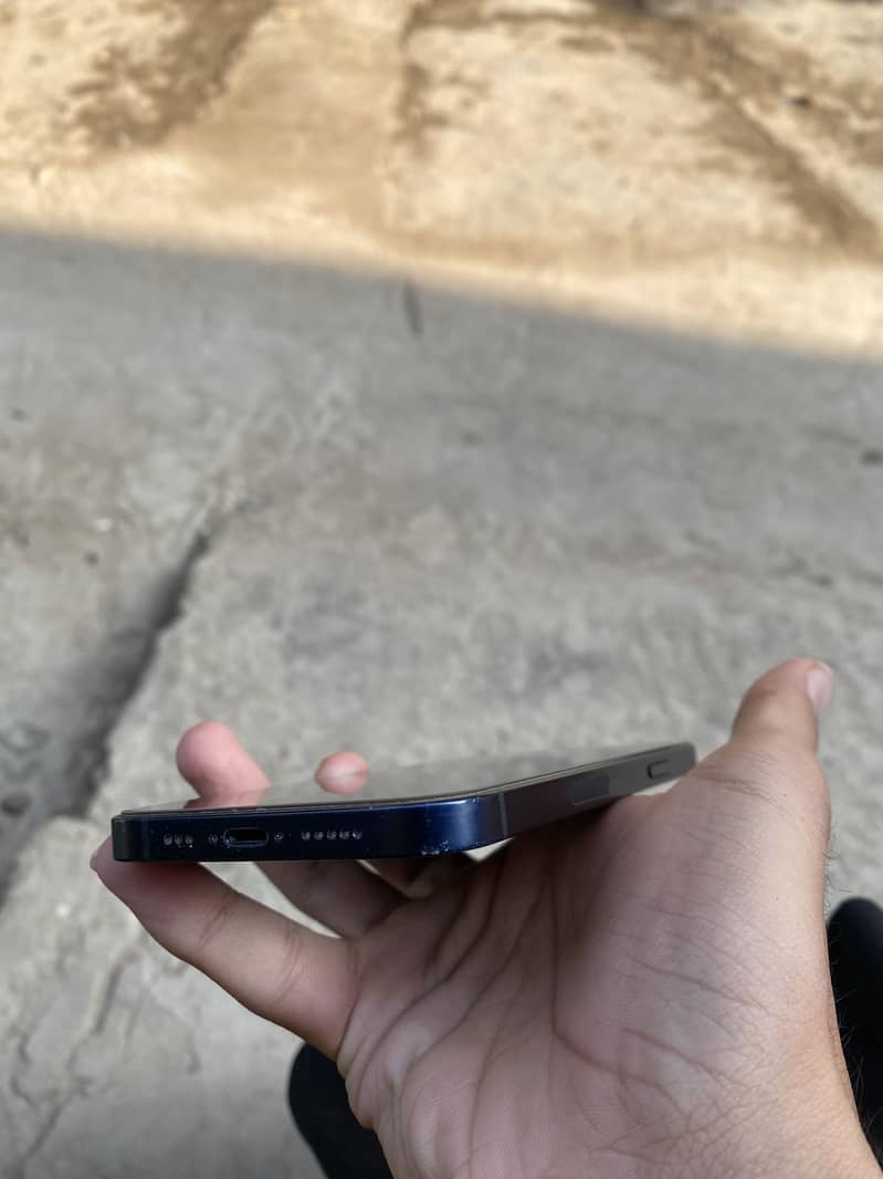 Apple iPhone 12 3