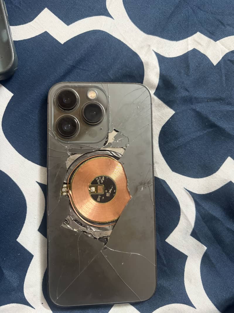 Apple iPhone 13 Pro 4