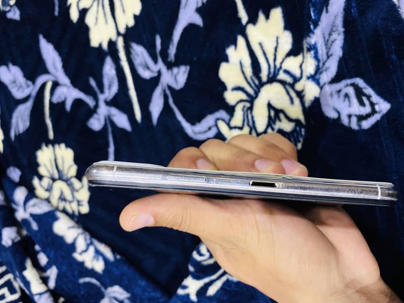 Apple iPhone 11 Pro 1