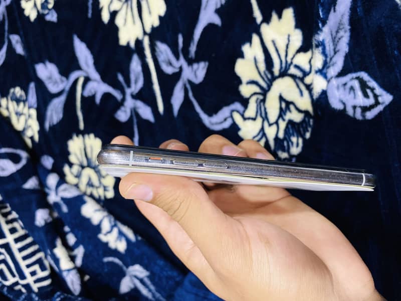 Apple iPhone 11 Pro 2