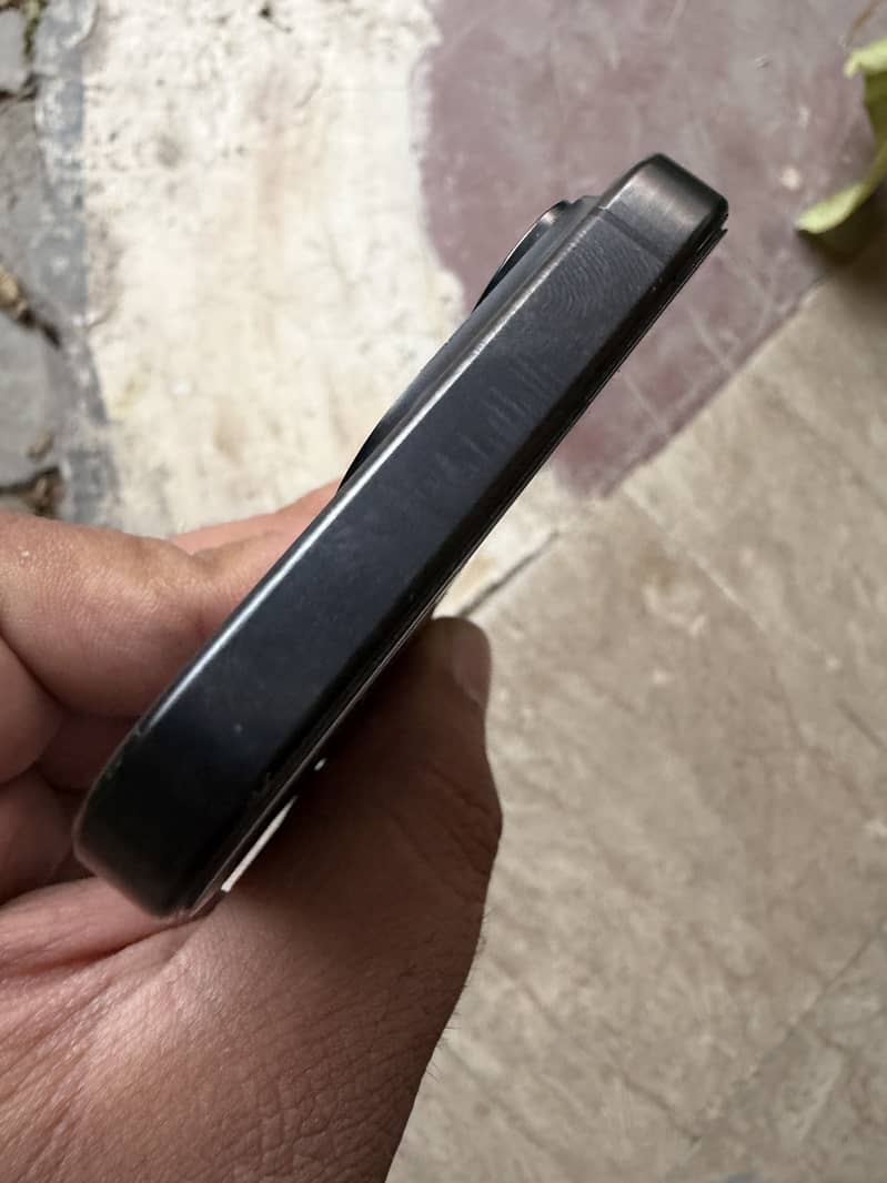 Apple iPhone 15 Pro 0