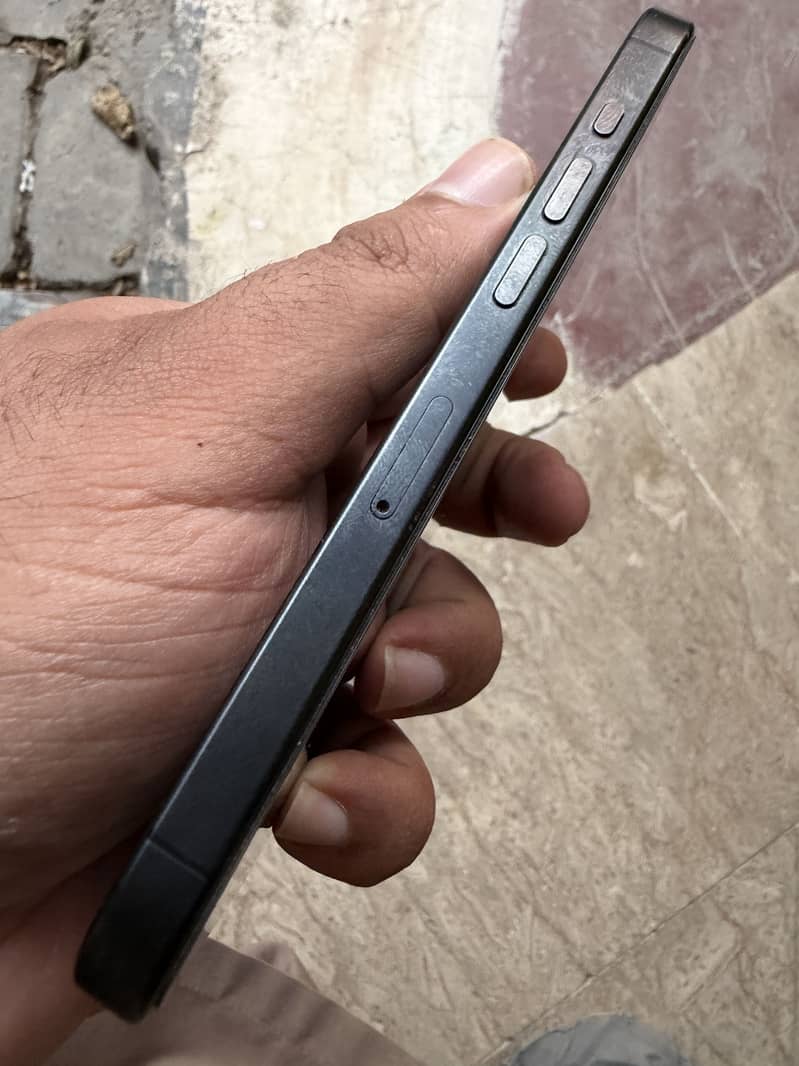 Apple iPhone 15 Pro 2