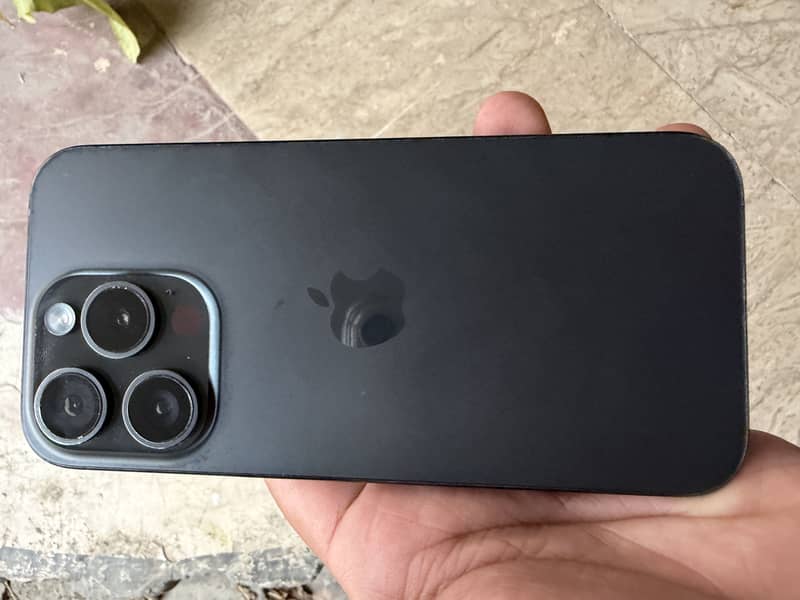 Apple iPhone 15 Pro 3