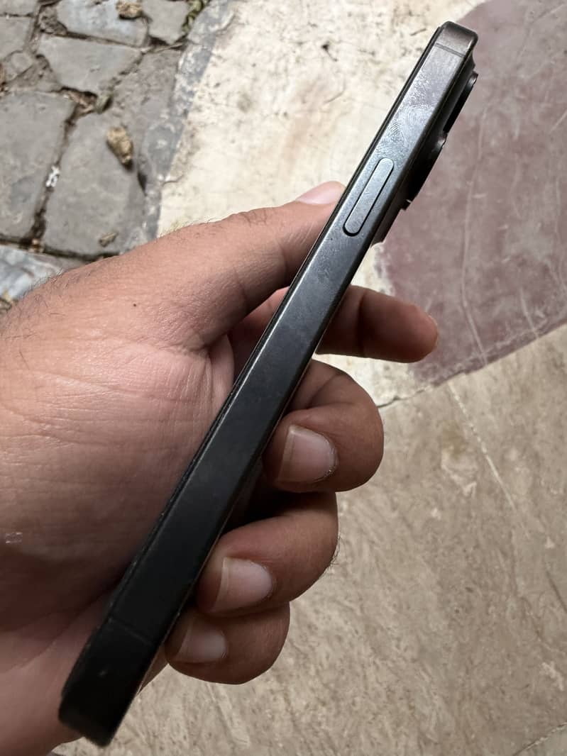 Apple iPhone 15 Pro 4