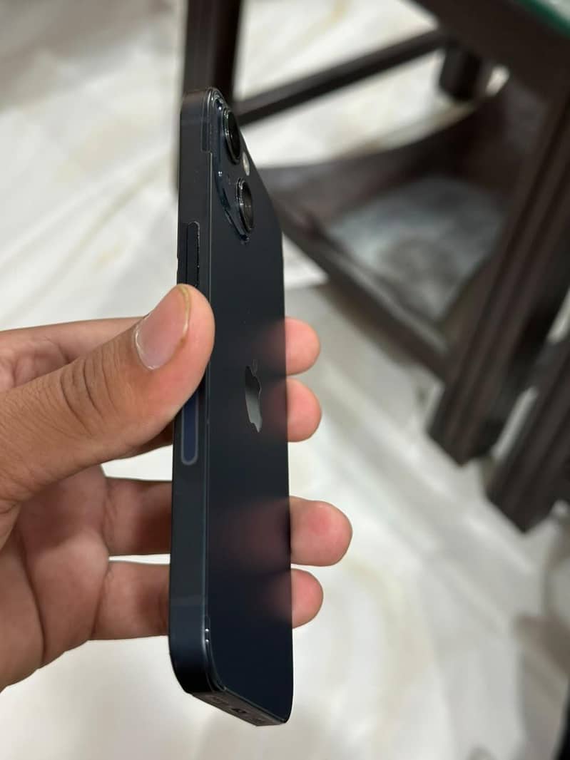 Apple iPhone 13 2
