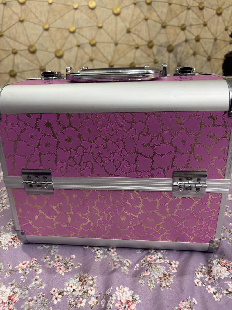 Makeup organizer 1