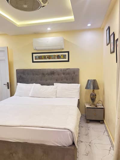 One Bedroom Vip apartment available on daily basis in bahria town LHR