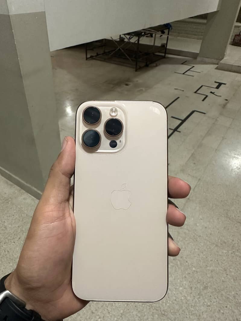 Apple iPhone 16 Pro Max 0