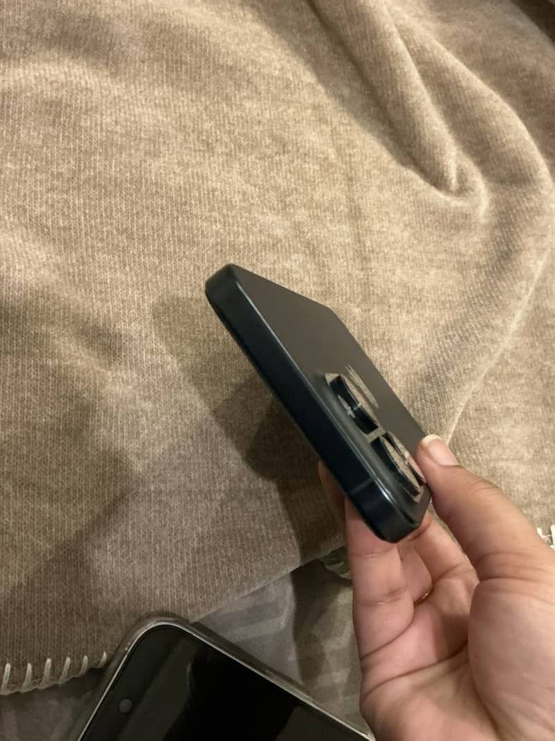 iPhone 15 pro max j. v 9