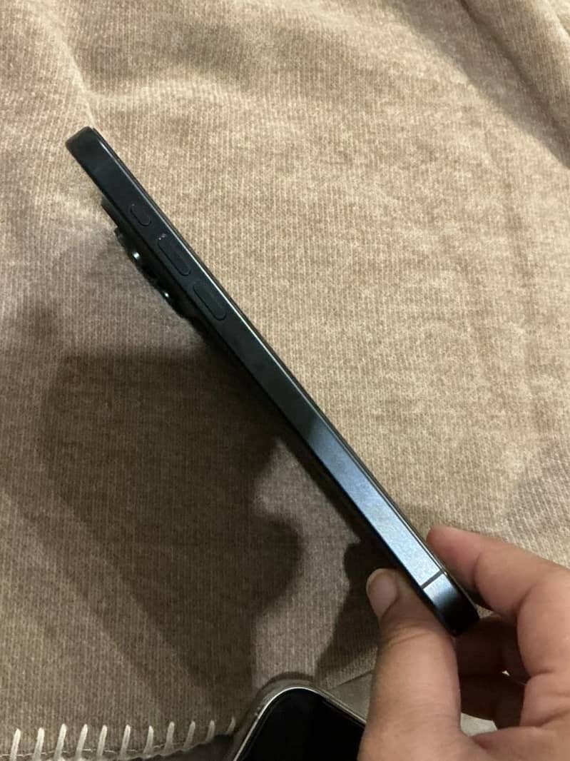 iPhone 15 pro max j. v 10